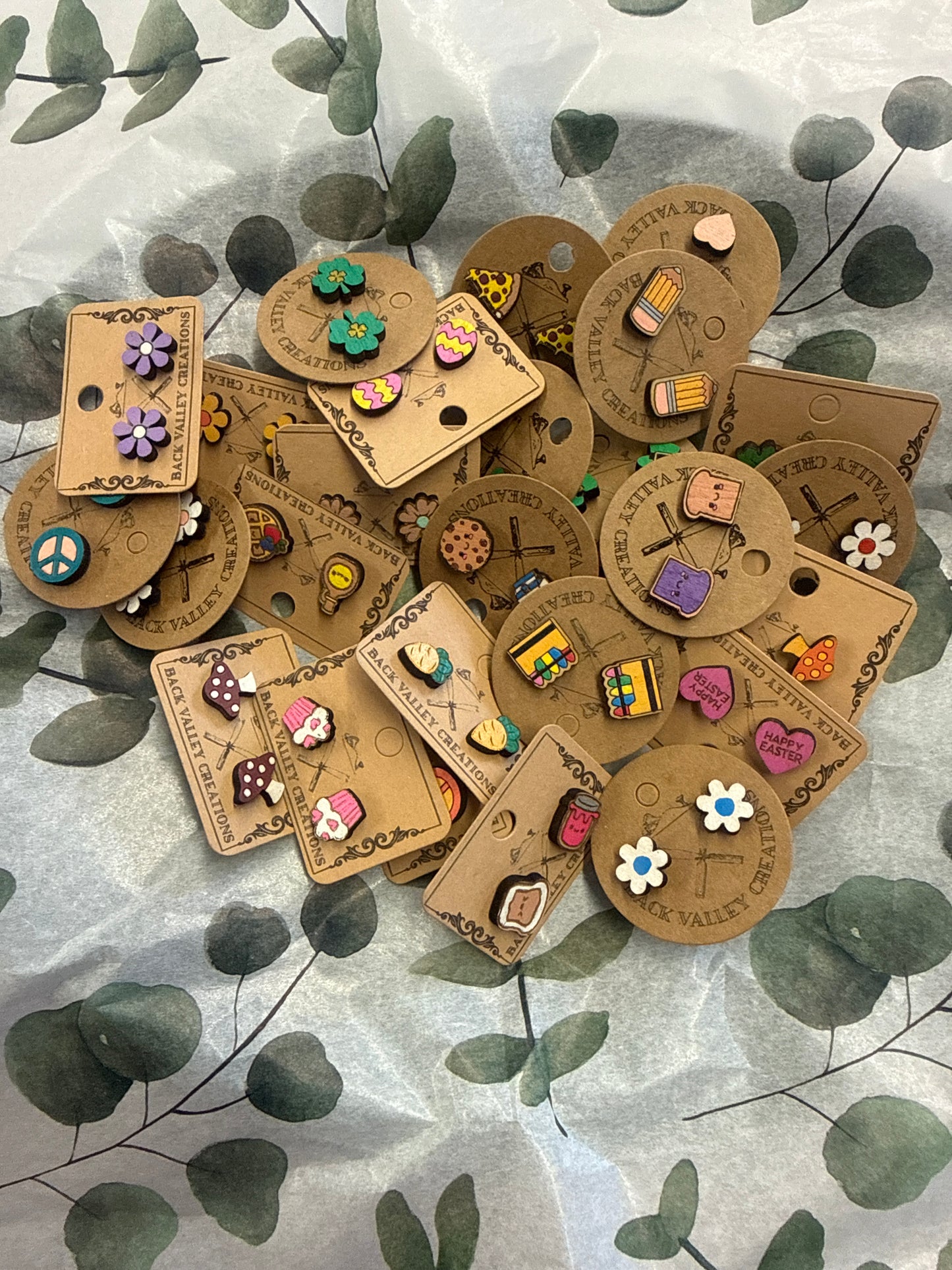 Stud earrings assorted