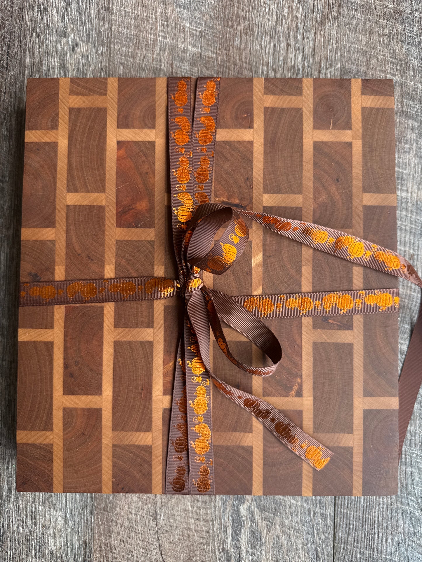 Cutting board 11“ x 10“