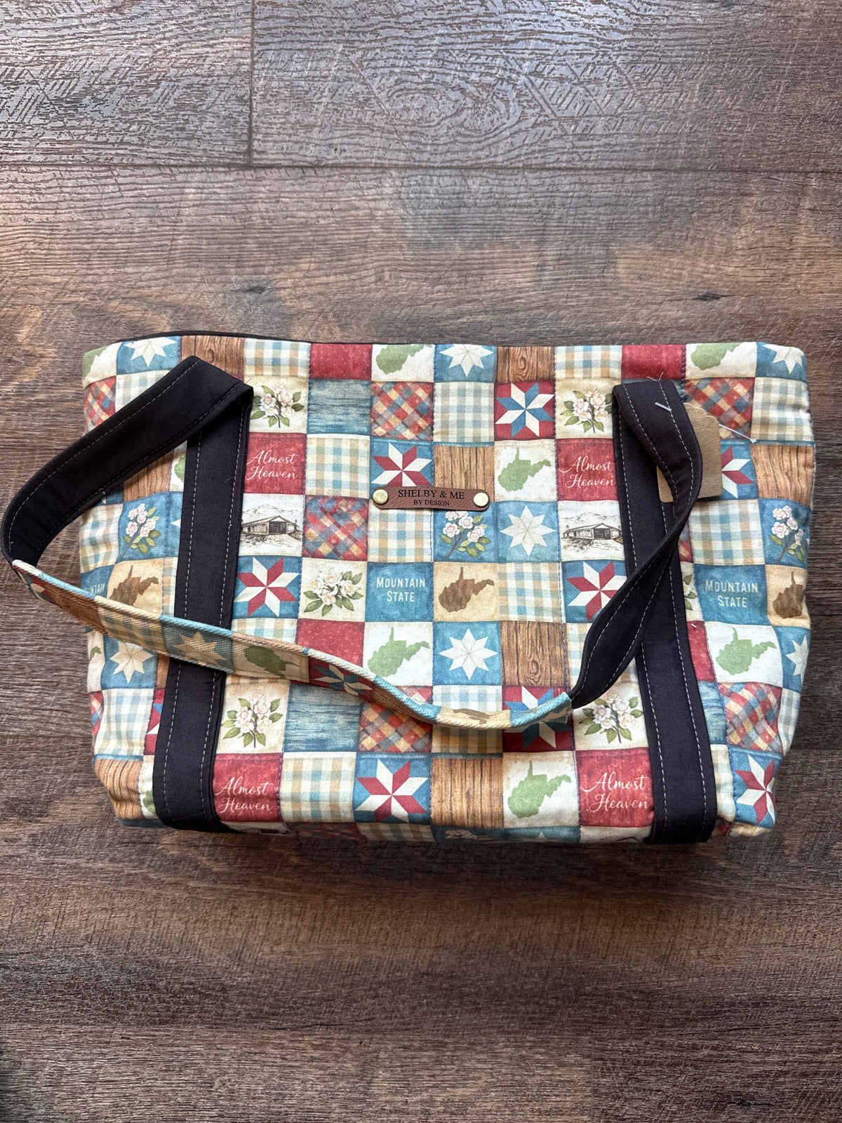 Tote bag, five pockets snap closure
