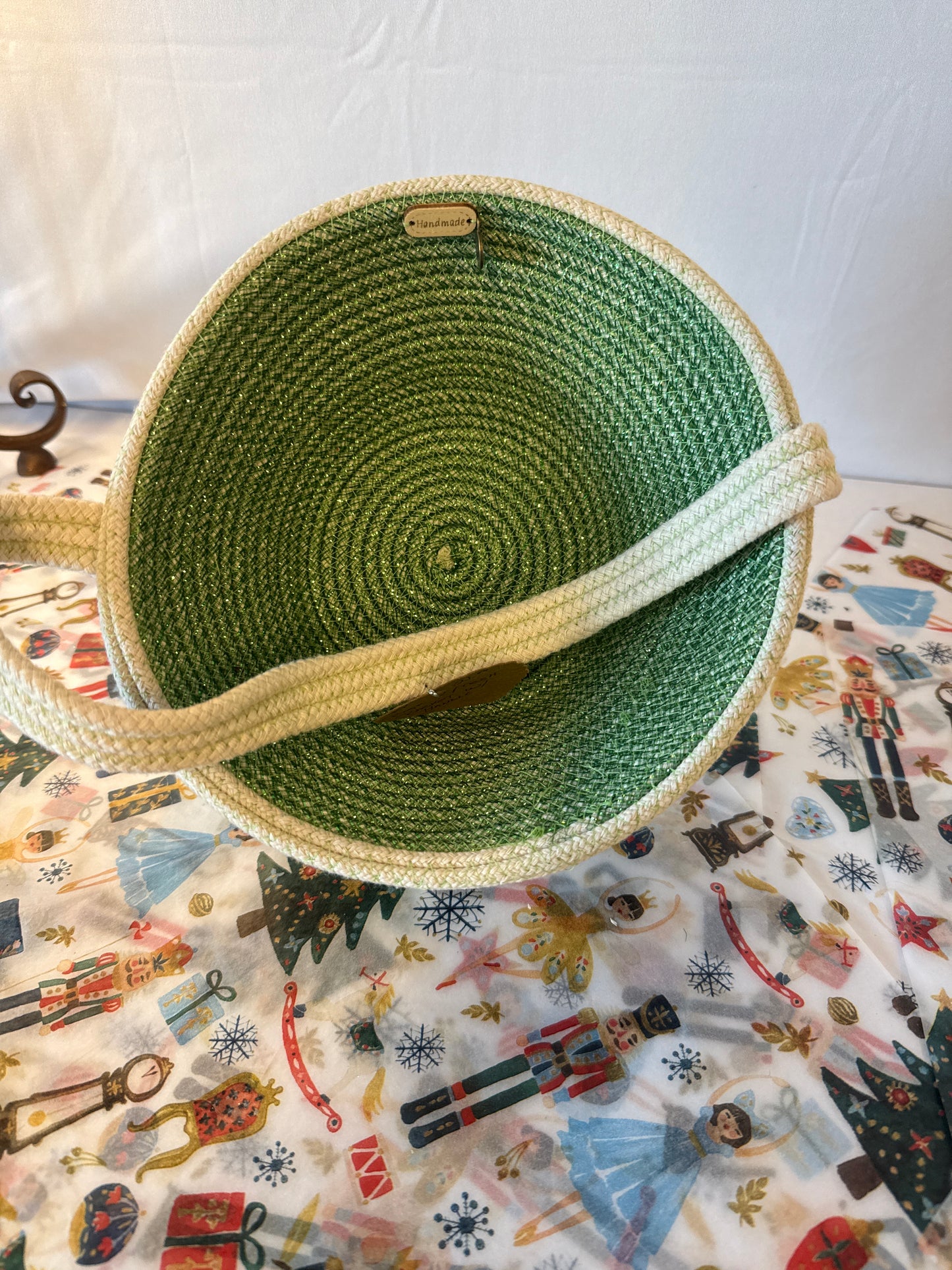 Rope and mesh basket with handle