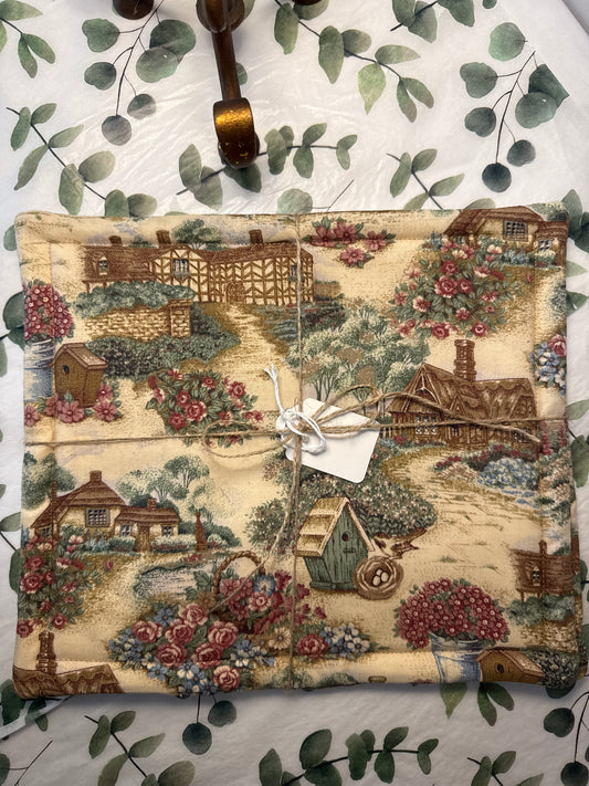 Hot mat set of 2 Tudor cottage