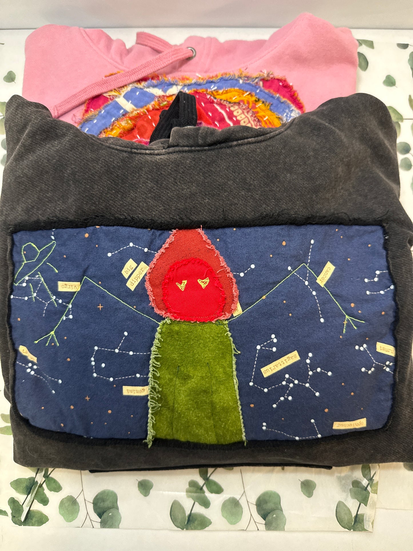 Quilted sweatshirt assorted with hoods