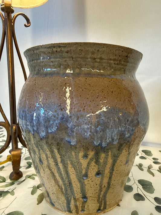 Light blue stripes on brown vase