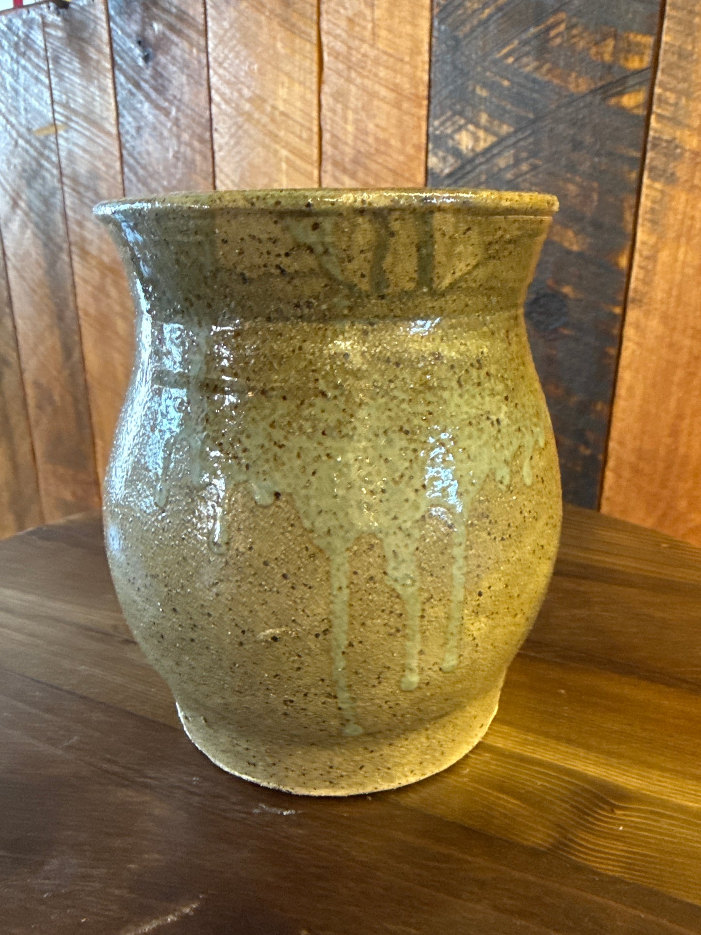 Green/beige large pot