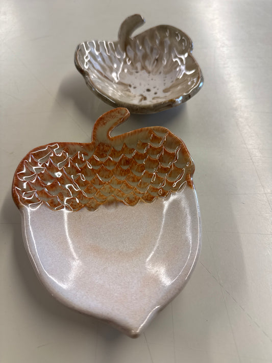Acorn plate assorted colors