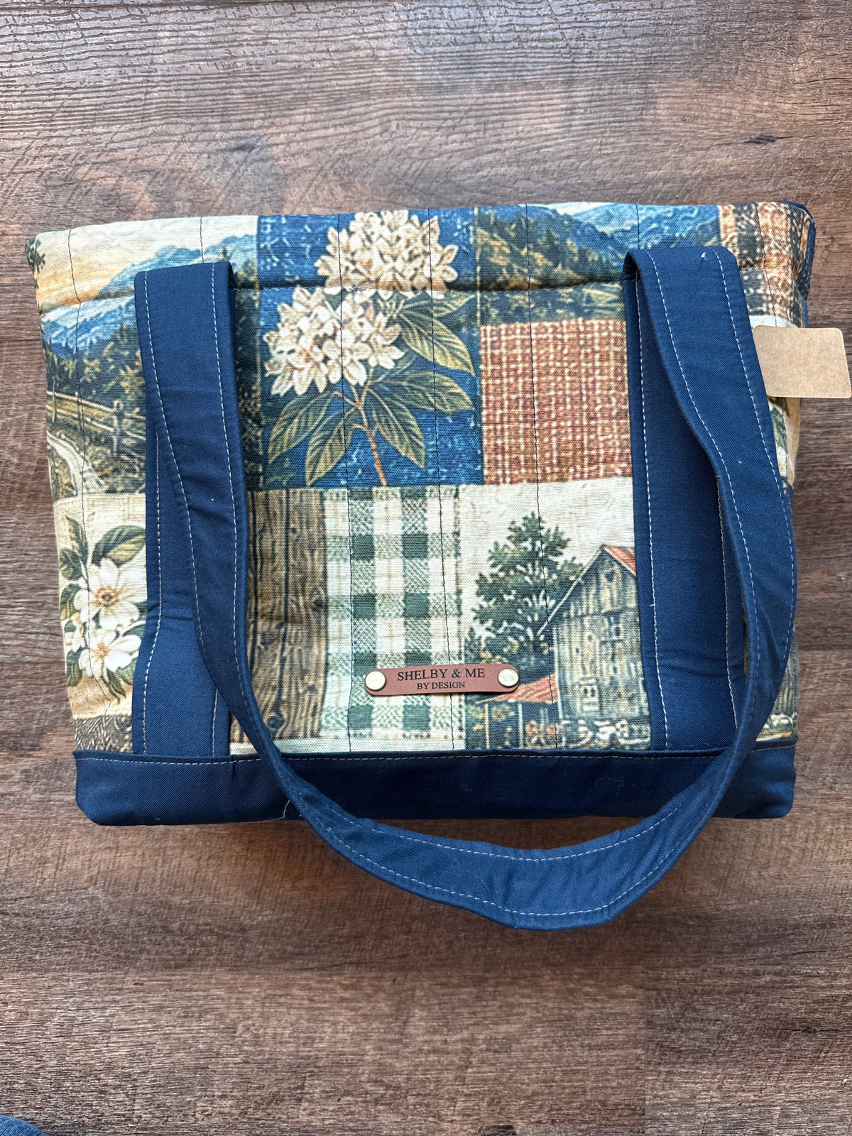 Tote bag, zip closure six pockets