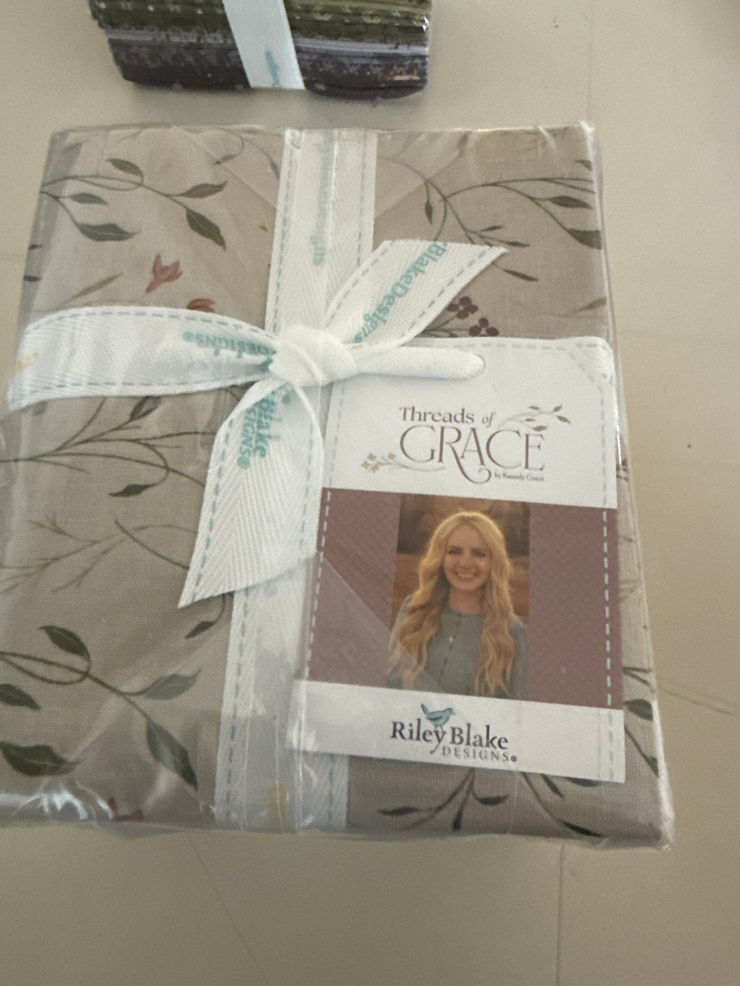 Threads of grace fat quarter bundle