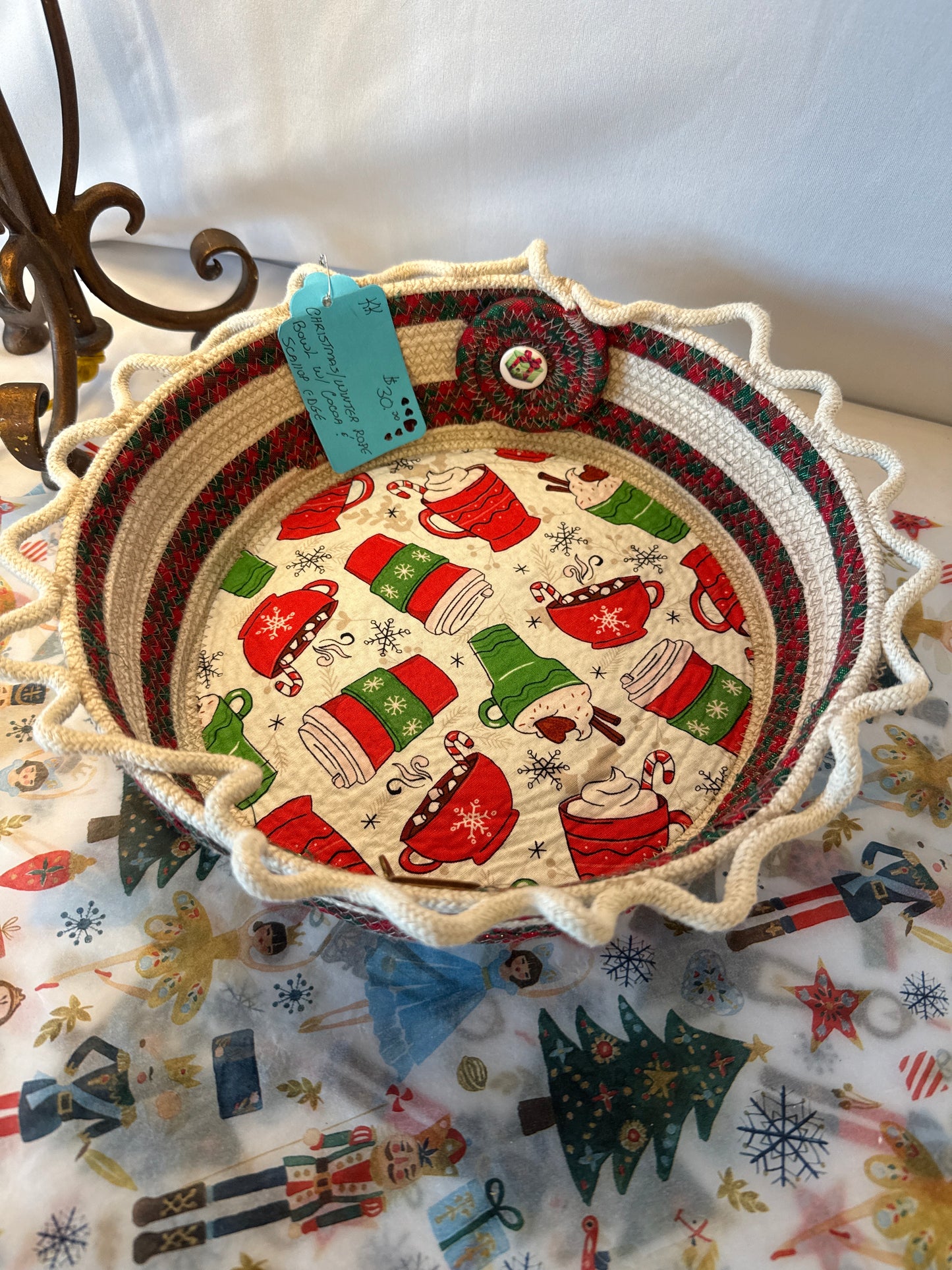Christmas winter rope bowl with Cocoa and scalloped edge