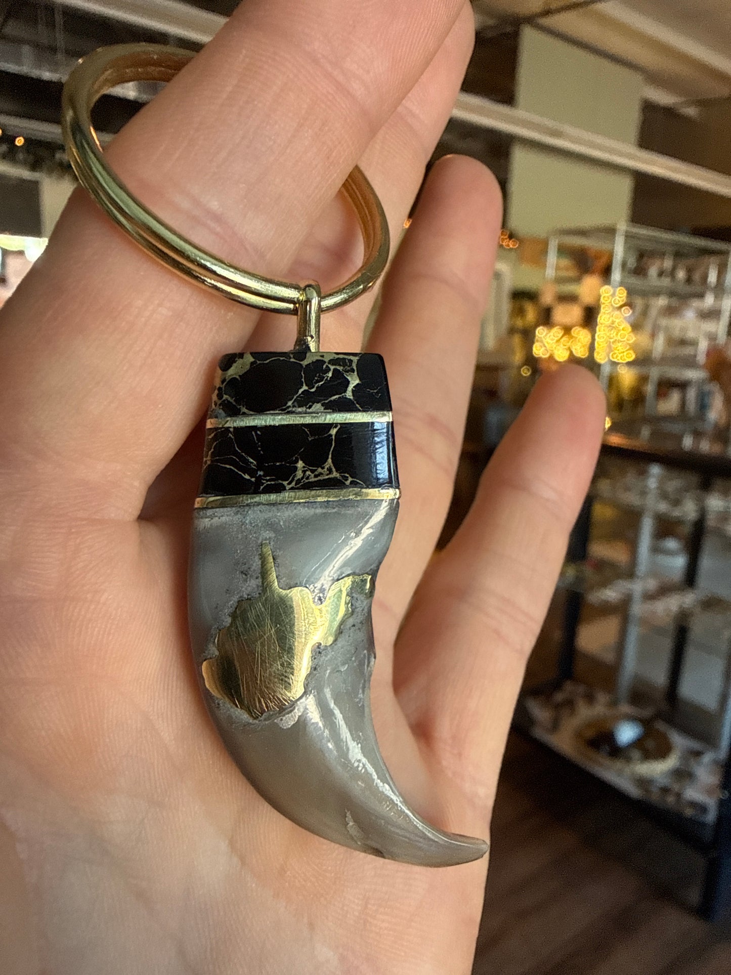 Bear claw, Gold Webb Onyx, brass State inlay