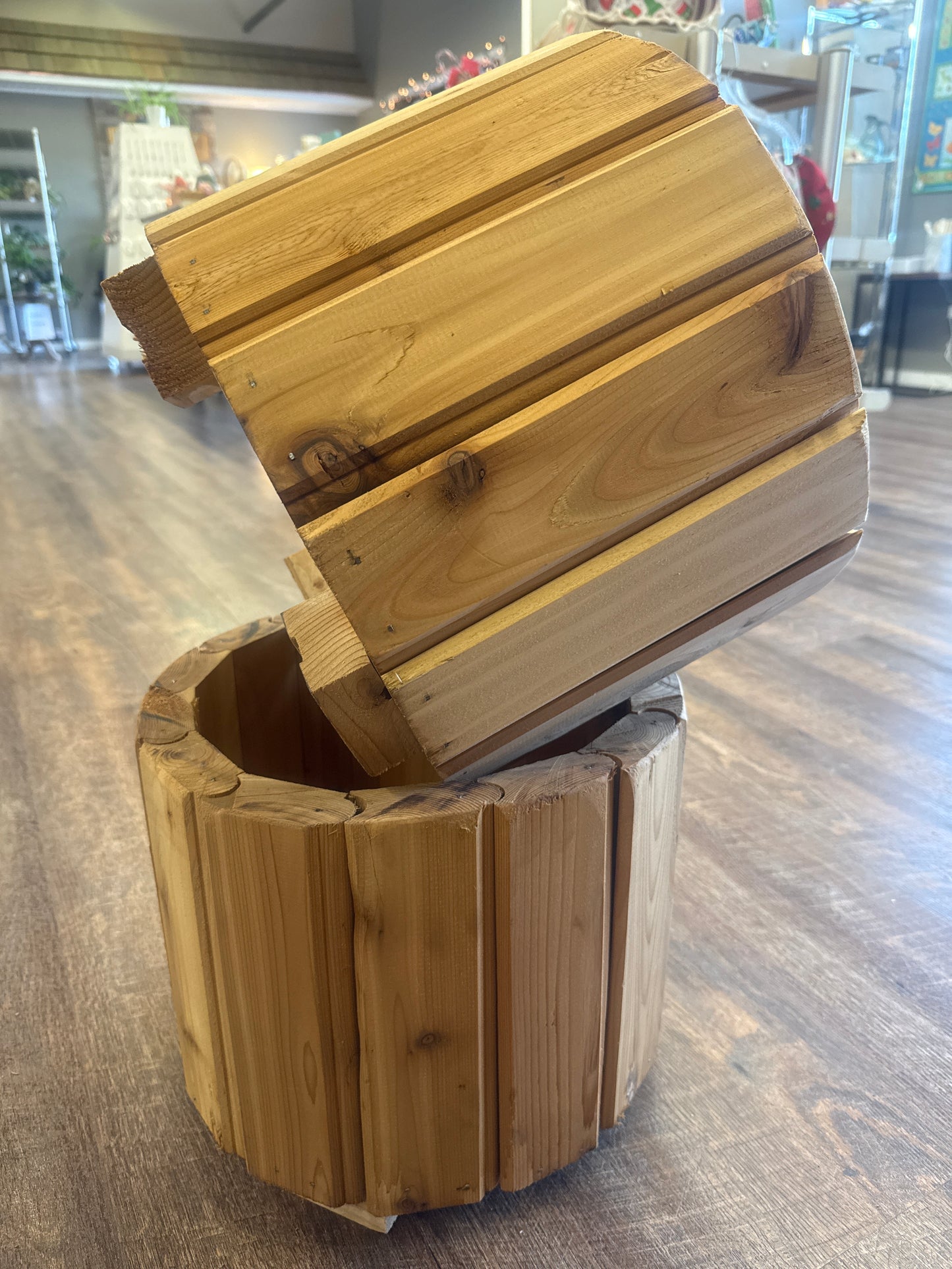 Planter 14 inch in diameter