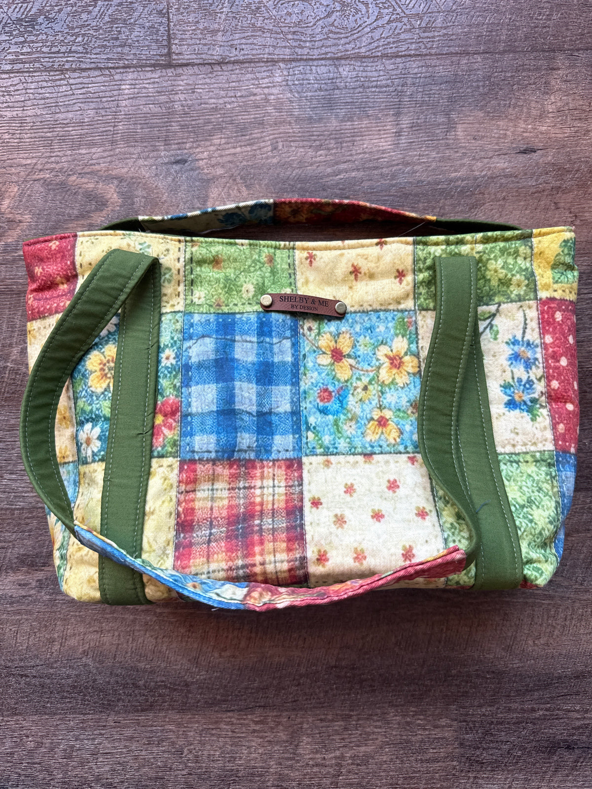 Tote bag snap closure five pockets