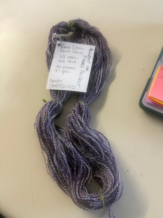 Yarn 46 GR, 97 YDS, Purple/White